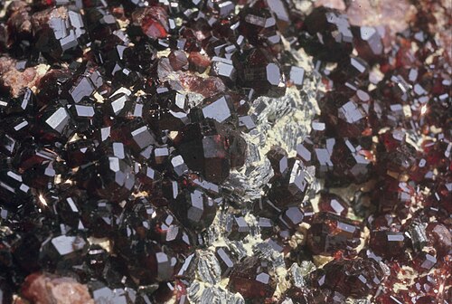 Hessonite Garnet (Gomed)